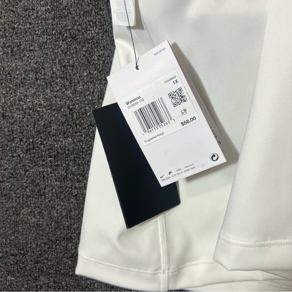 White Nike Swish Built in Bra Tank Top, Womens 1X - Picture 5 of 7